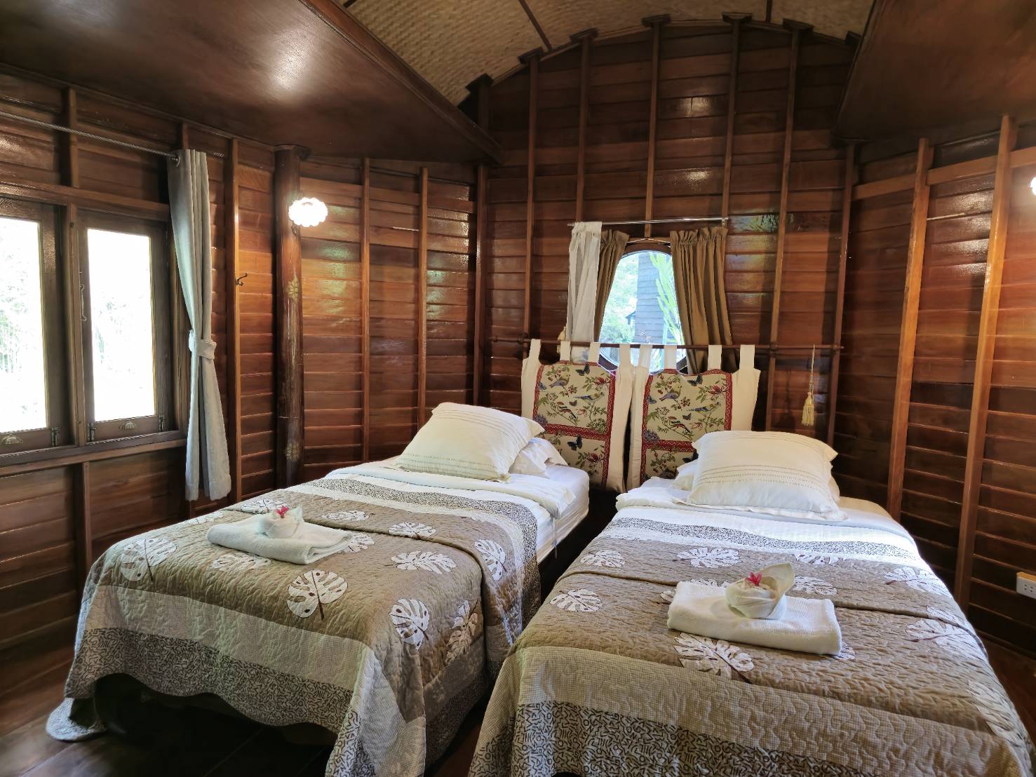 15 เรือคุ้มทอง Garden Family Boat Suite
