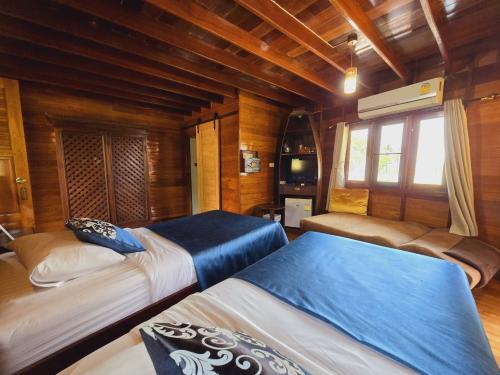 หาที่พักแก่งกระจานราคาถูก วิวดี มีอาหารบริการครบ จองล่วงหน้าได้เลยที่ Boathouse Paradise Resort